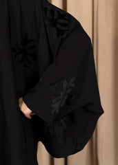 Noir Jalbab Abaya – Black Floor-Sweeping Kaftan with Velvet Embellishments