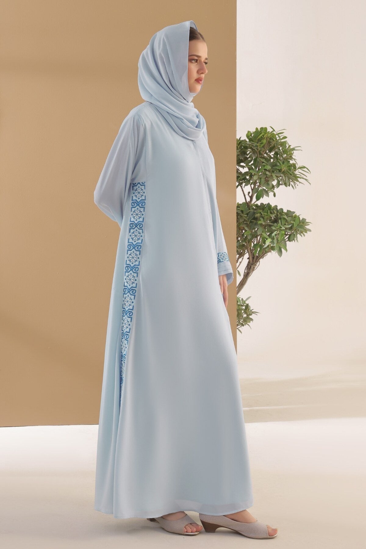 Ice Snowflake Embroidered Abaya