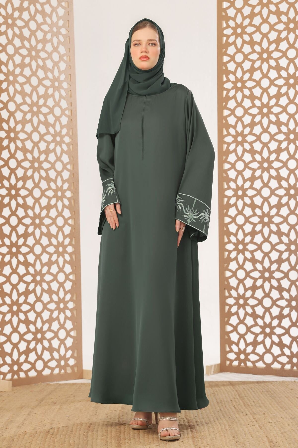 Palm Embroidered Maxi Abaya
