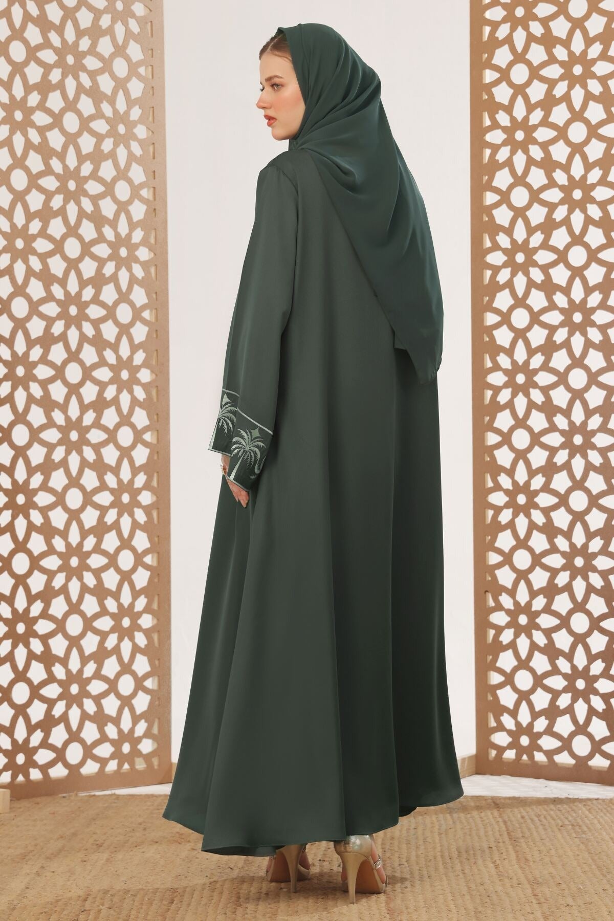 Palm Embroidered Maxi Abaya